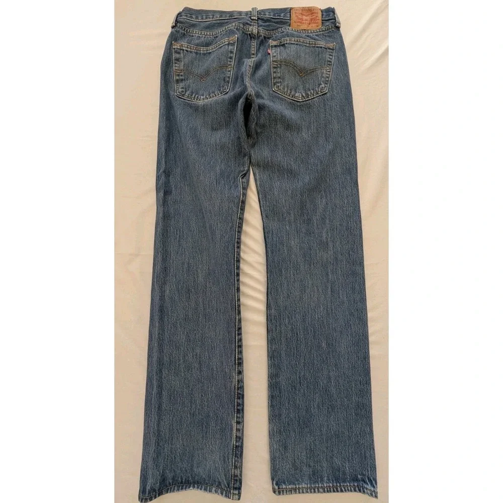 Levi's 501 Jeans Men's Button Fly Size 32x34 Light Wash Denim Straight Leg Fit
